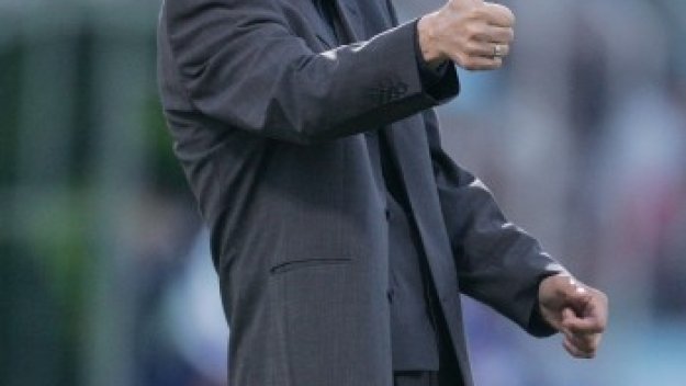 Миодград Йешич подписа с иранци