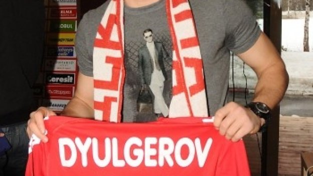 Изгонен от Стойчо се жалва, че няма къде да играе