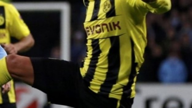 Марио Гьотце отпадна от групата на Дортмунд за дербито с Шалке