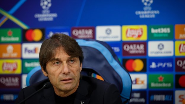 Конте преди годишнината от смъртта на Марадона: Слагаме шлемовете