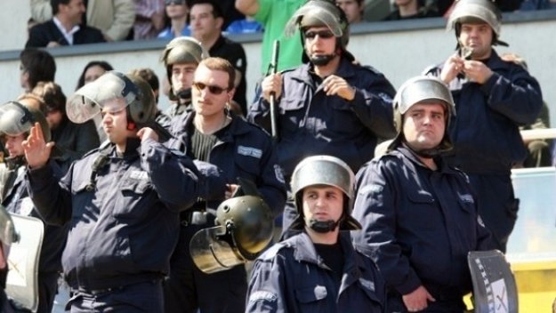 Безпрецедентно: Полицията изрита Сектор &quot;Г&quot; от Герена