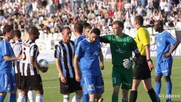 Шеф на Локо Пловдив нападна Левски