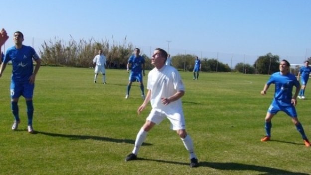 Късо игрище пречи на Левски