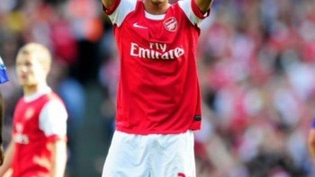 Арсенал излезе на второ място след 4:1 срещу Болтън