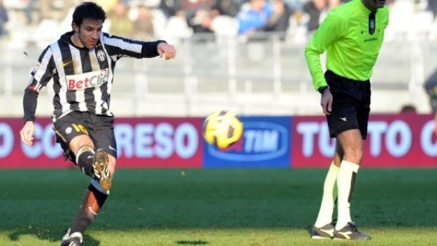 Юве с трудна победа над последния