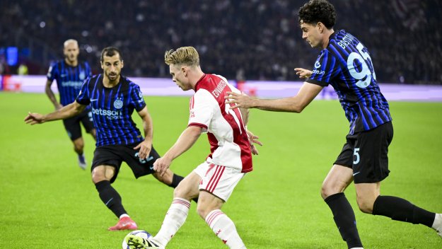 Закъсалият Ливърпул сменя ван Дайк с ренде от Интер?