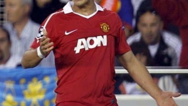 Ман Юнайтед удари с 2:0 Уигън и се изравни с Челси на върха