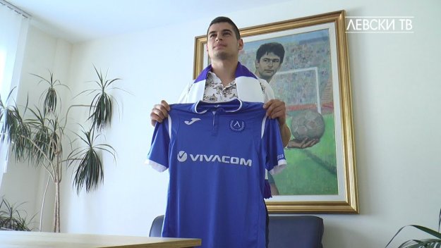 Левски вдига заплатата на Иван Горанов