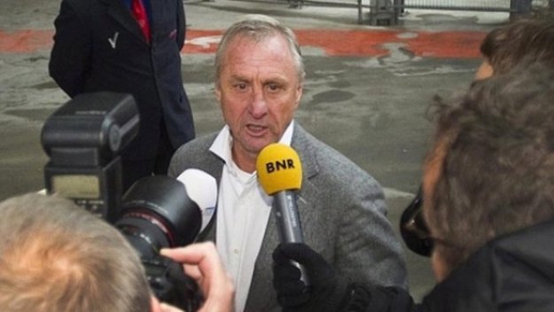 Кройф спира да води Каталуния