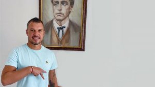 ОФИЦИАЛНО: Валери Божинов ще продължи да къса мрежи за Левски