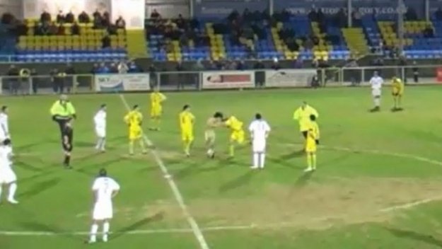 Футболист изгонен заради сблъсък с Борат + ВИДЕО