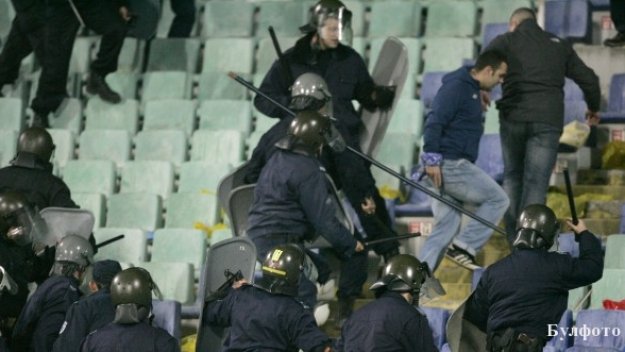 Патрулки ще пазят левскарите във Велико Търново