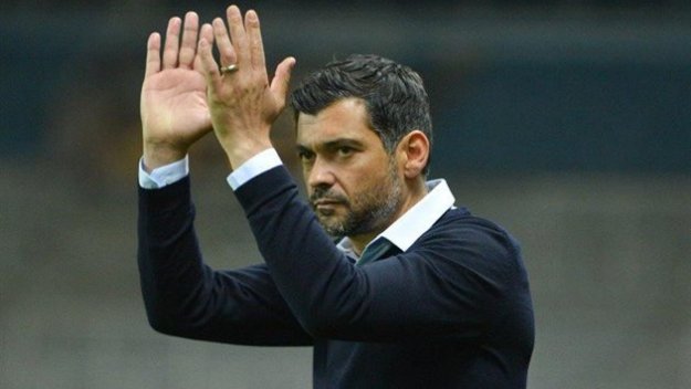 Легенда на Порто пое "драконите"