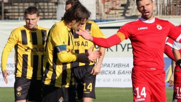 18 "канарчета" ще летят за Сан Марино