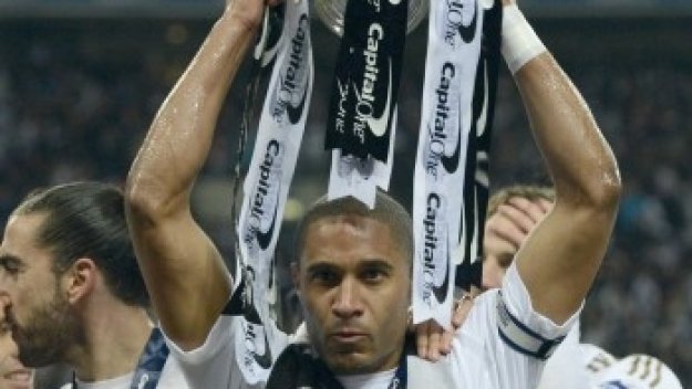 Ашли Уилямс готов да отреже Арсенал и Ливърпул, за да остане в Суонзи