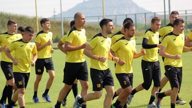 Ботев загрява с македонци и кипърци за Лига Европа 