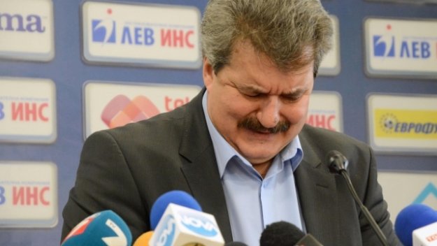 Батков абдикира, Тонев взима властта в Левски