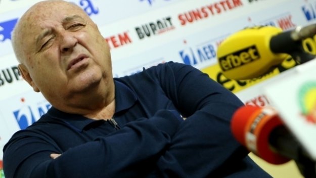 Сапунката продължава: Венци Стефанов отвърна на Левски и разката Павел Колев