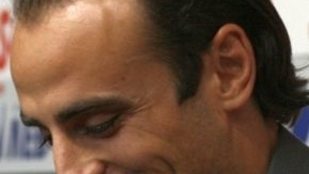 Иън Райт: Фъргюсън знае как да върне усмивката на Бербатов