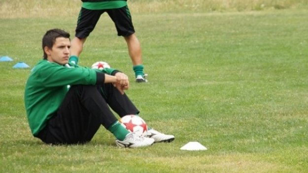 Рони и Диего от Локо Пловдив висят за мача със Славия