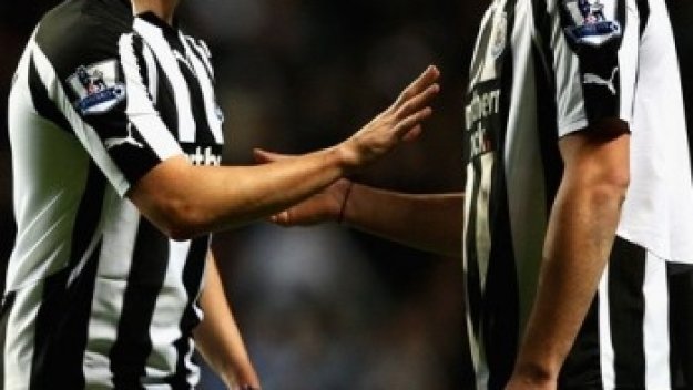 Алън Пардю: Керъл няма да ходи никъде, остава в Нюкасъл