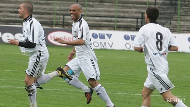 Славия наниза четворка на Академик