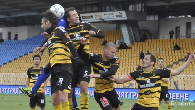 Бизнесмен спасява Миньор Перник