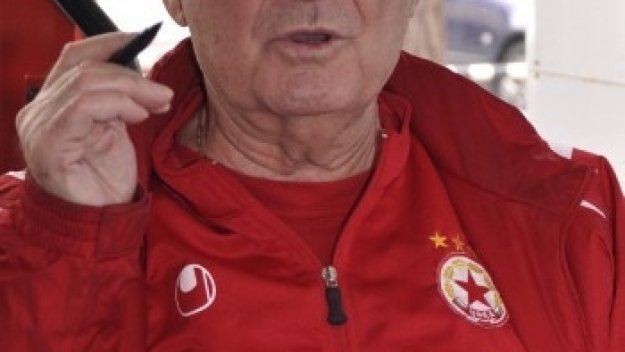 Жеката нападна Пената: Този вече е изкуфял!