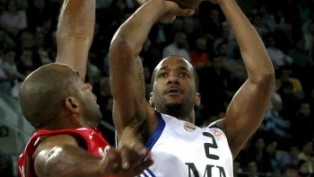 Роналдо разпуска с баскетбол