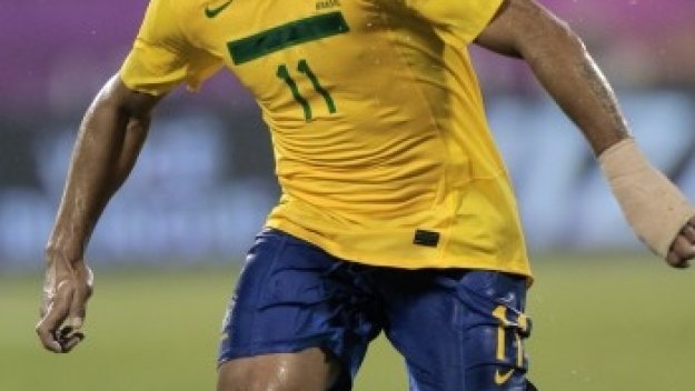 Бразилия без проблем разпиля Дания