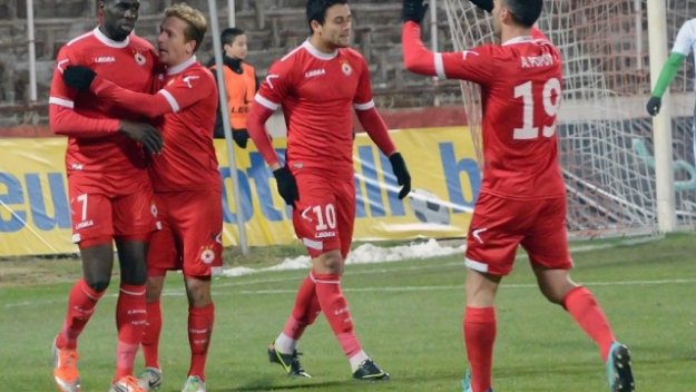 Марсиньо и Стивън Сънди вече тренират с ЦСКА