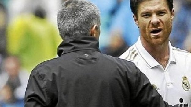 Чаби Алонсо не е съгласен с Шави относно Моуриньо