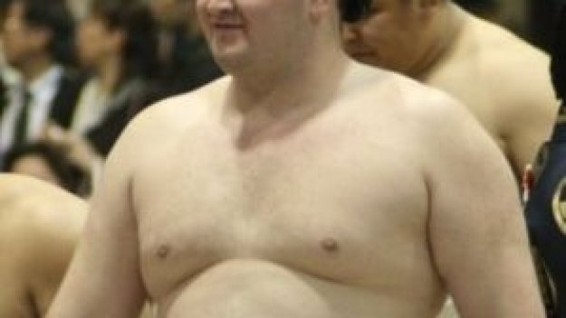 Изгониха доживот колега на Котоошу заради марихуана