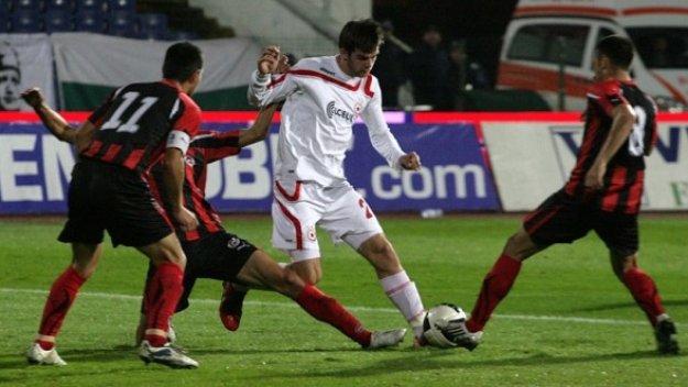 Холандци си харесаха младок от Локо, ЦСКА с мераци към черна перла