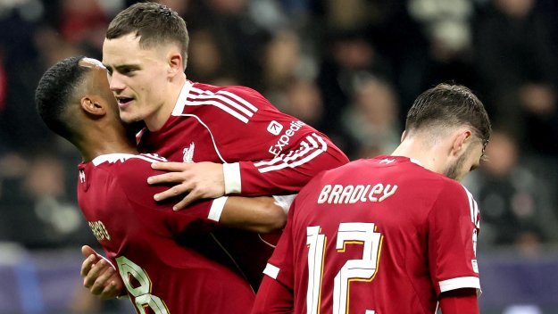 В Ливърпул се скъсват да хвалят трансферна издънка за милиони