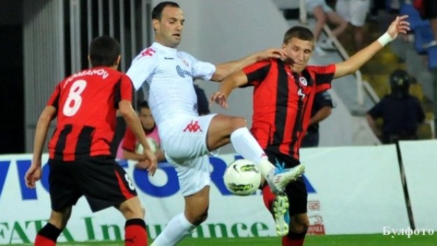 Tурци наливат пари в Локо София