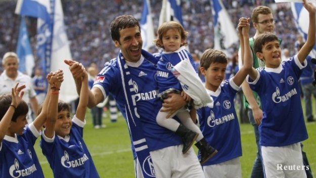 Шалке загуби в прощалния мач на Раул