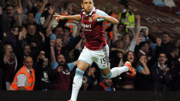 Уест Хям праща Равел Морисън в КПР