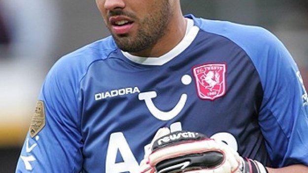 Ники Михайлов преподписа с Твенте до 2014-а