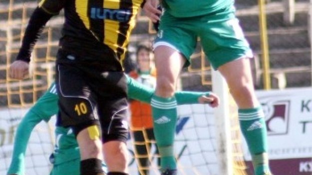 &quot;Канарче&quot; потроши лицето на Вуйчовото