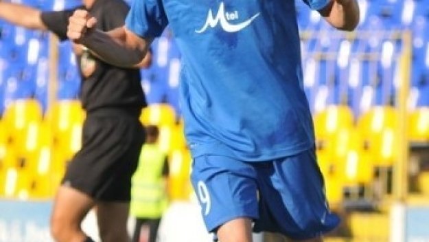 Левски чака 200 000 евро за Арс