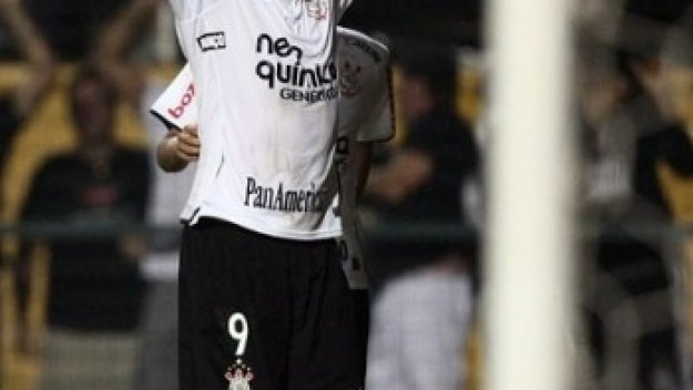 Феномена пак се върна в игра, но му отмениха два гола