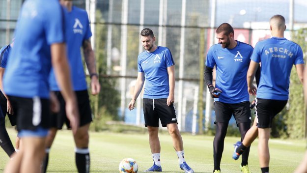 Ултиматум с драстично орязани заплати в Левски