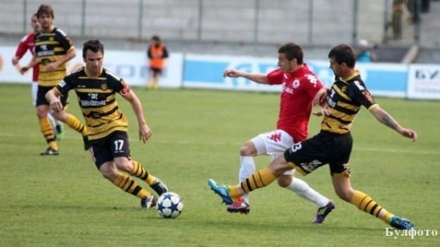 Миньор Перник се спаси от фалит