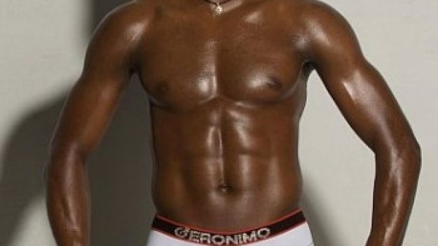 Беконов се влачи със секс-контузия