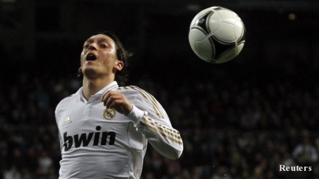 Йозил мълчи за Ливърпул