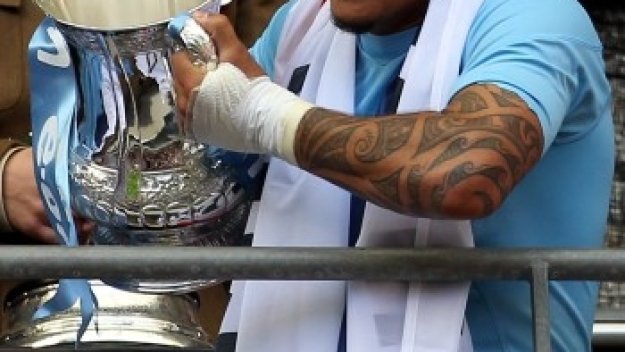 Найджъл де Йонг: Тевес е незаменим за Манчестър Сити