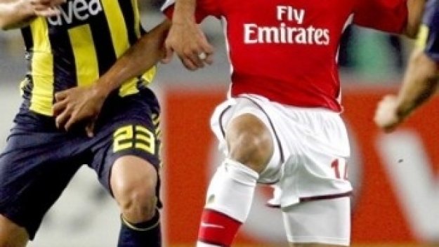 Тио Уолкът: Оставете Венгер, играчите сме виновни