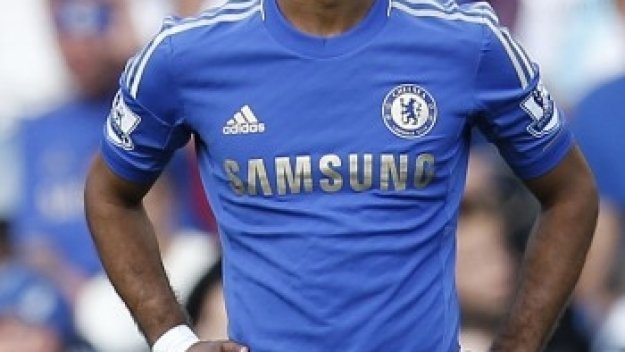 ФА се захвана с Ашли Коул