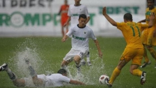 Станислав Генчев с жълт картон, Васлуй направи &quot;хикс&quot;